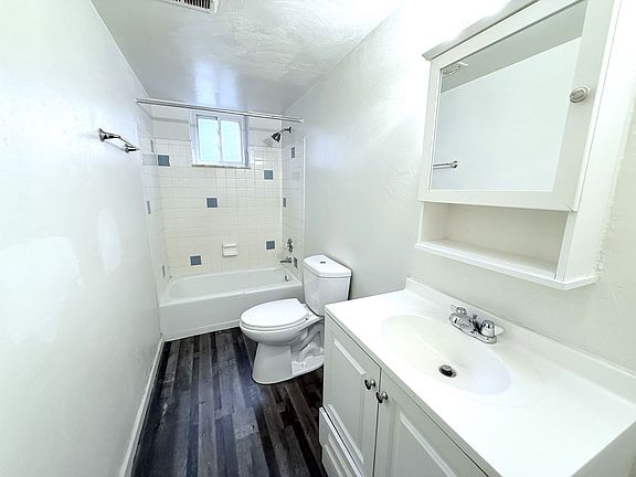5th image of 250 Laurel Ave #205