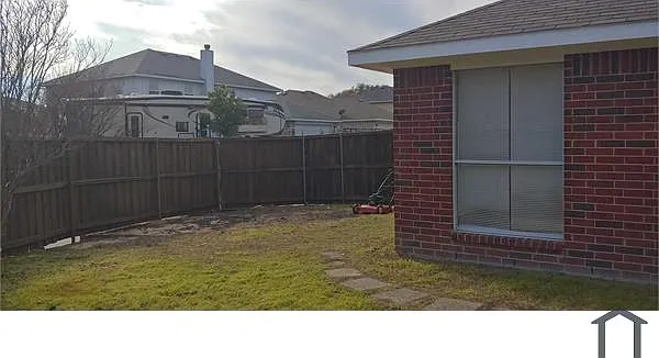 1216 Weaver St — Photo 2