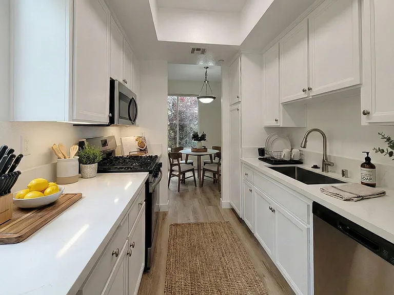 1725 Butler Ave #102 — Photo 5