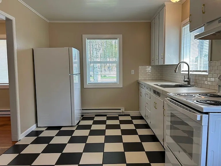 1115 Sanford Ave — Photo 15