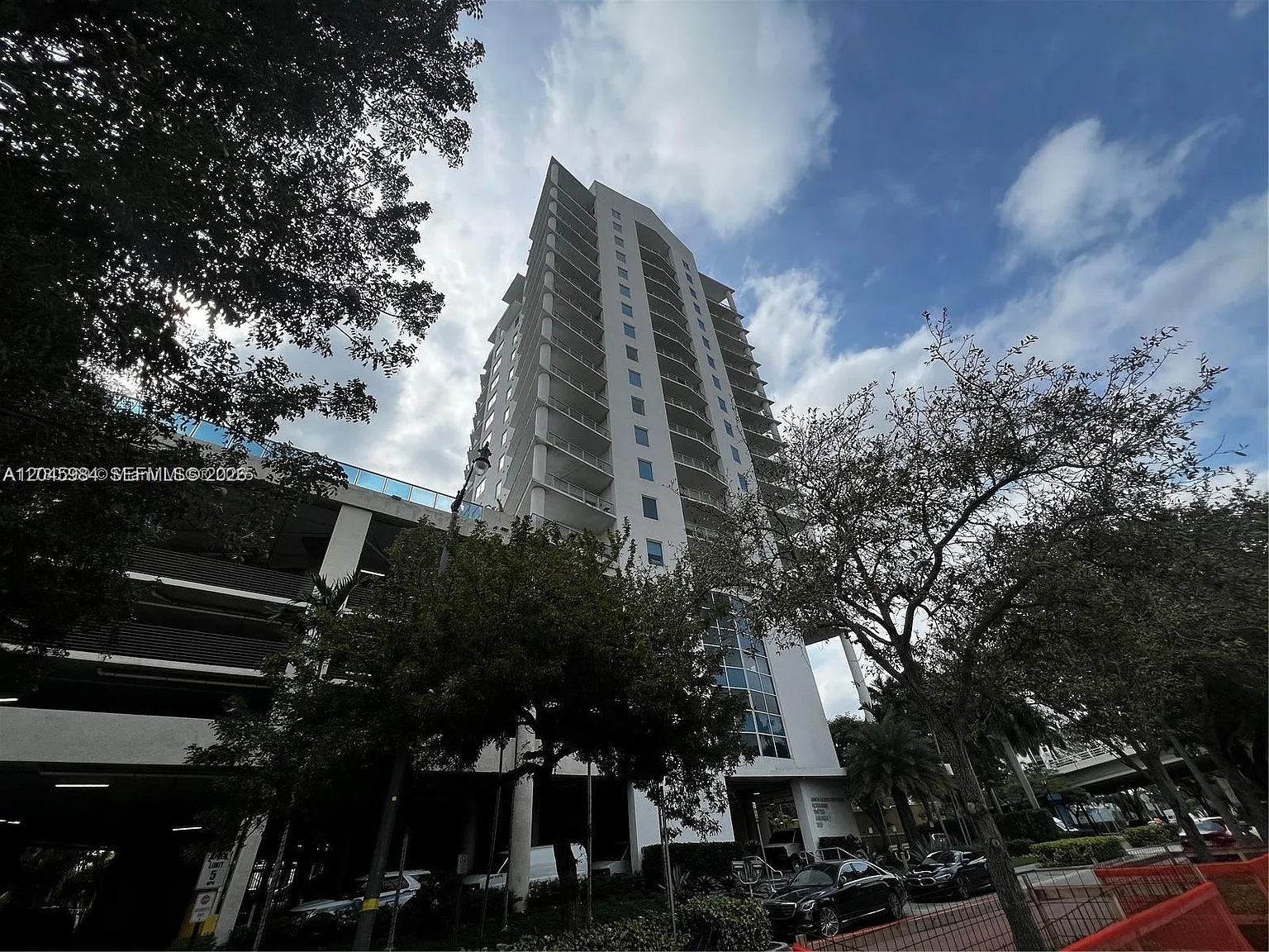 1 bed, 1.0 bath, 728 sqft, $2,450 — Photo 3