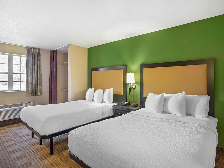 Studio Suite - 2 Full Beds
