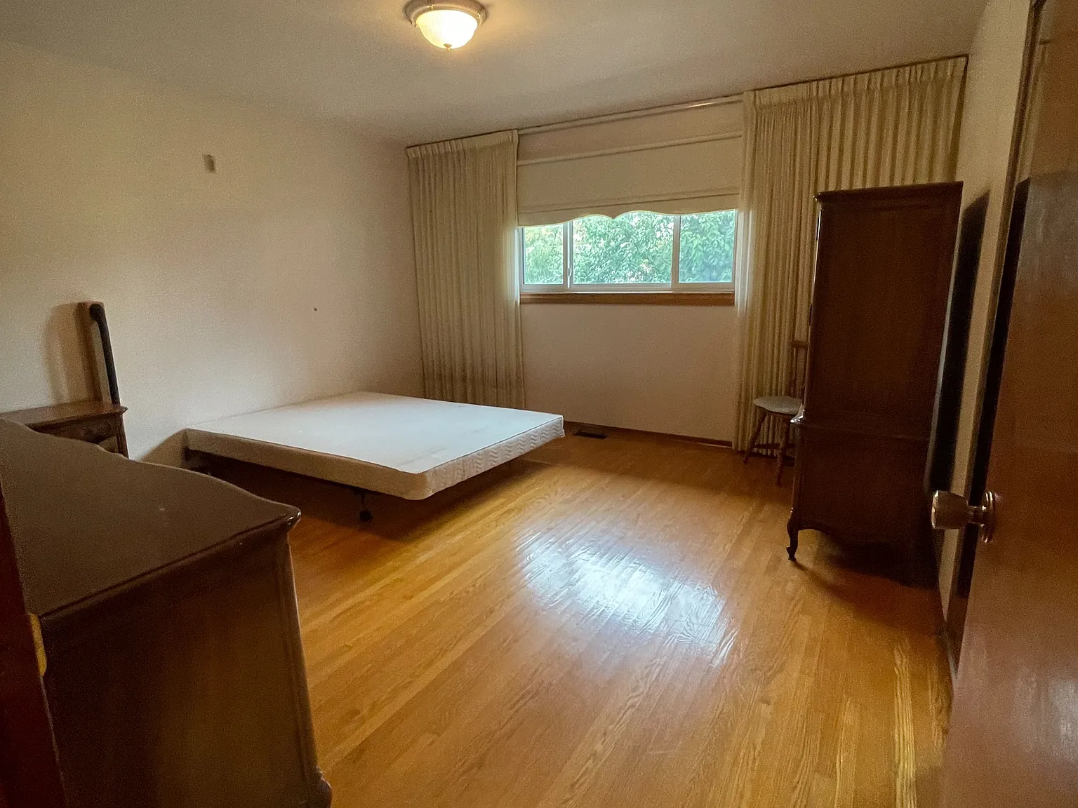 3 bed, $3,290 — Photo 4