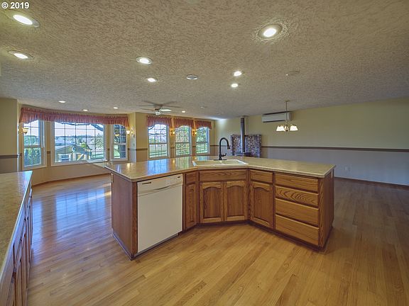 5th image of 17522 NE 72nd Ave