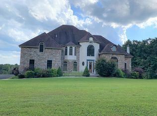 1673 Erie Ct, Effort, PA 18330