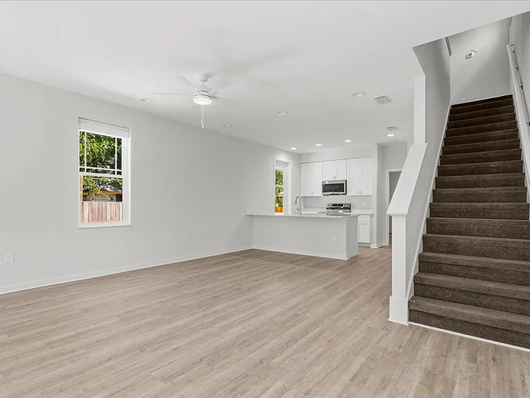 516 SW 7th Pl — Photo 2
