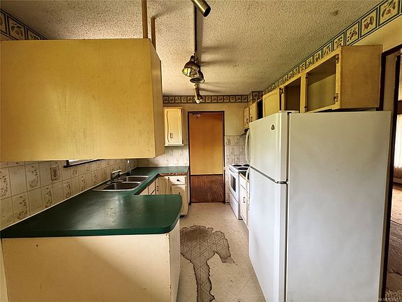 5th image of 780 Westmere Rd