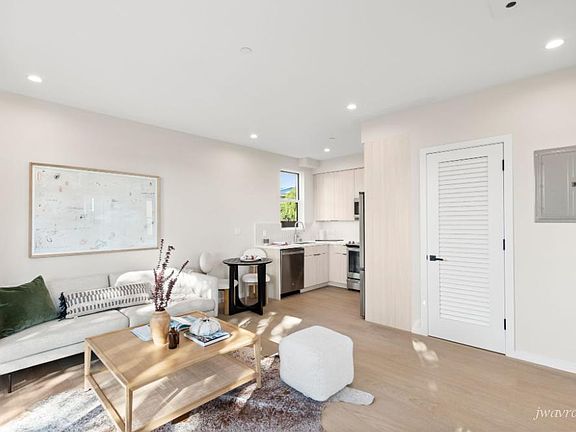 4th image of 255 Gellert Dr #A