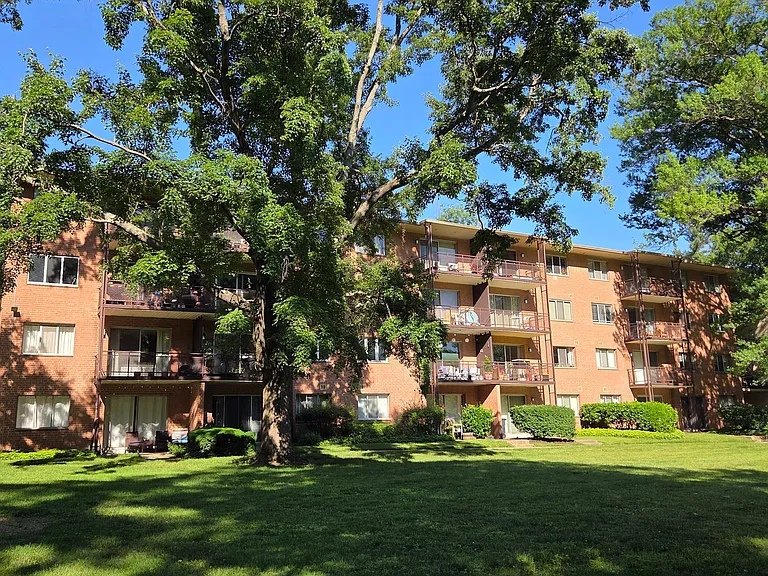 10424 Rockville Pike #402 — Photo 37