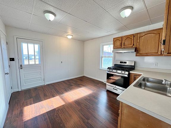 3rd image of 317 Phillips St