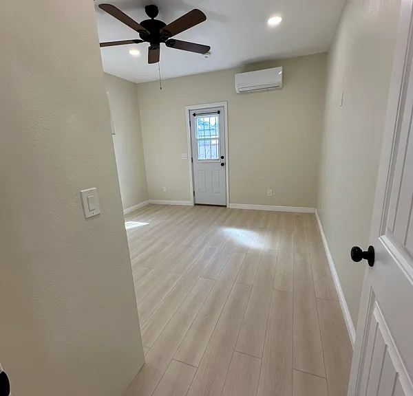 543 W G St — Photo 7