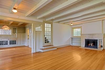 Living/Ding with Stairs