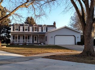 1044 Bainbridge Dr, Naperville, IL 60563