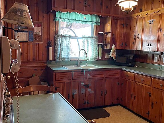 2nd image of 200 Phelps Ave
