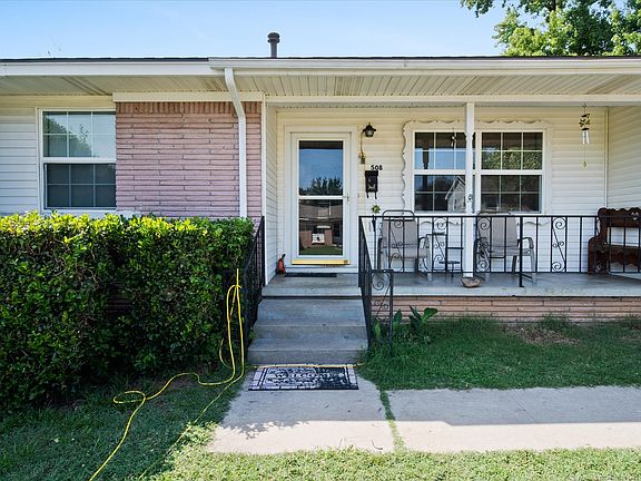 4th image of 508 N Moccasin Pl