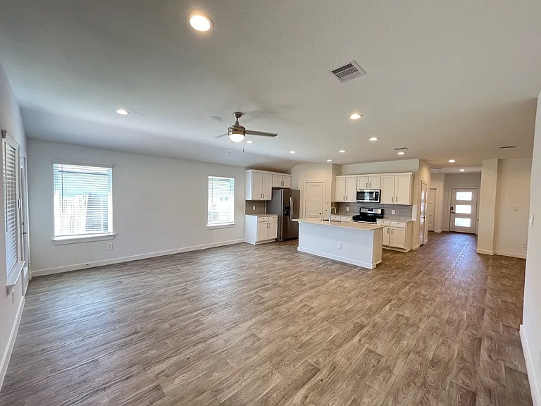 14206 Black Canyon Ln — Photo 9