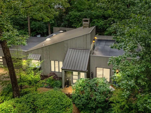 4152 Hillside Trl, New Buffalo, MI 49117