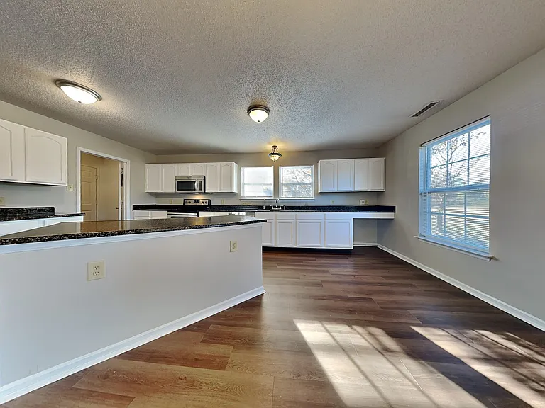 9818 Blue Ridge Way — Photo 2