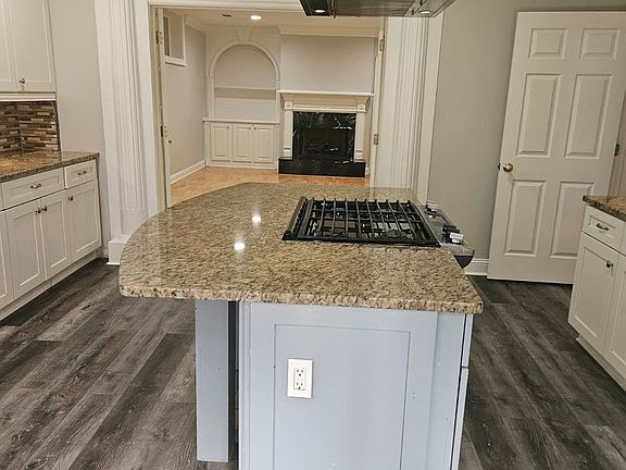 5th image of 660 Forest Hills Dr