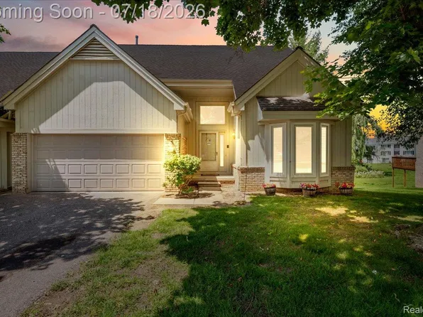 24533 Martel Dr, Farmington, MI 48335