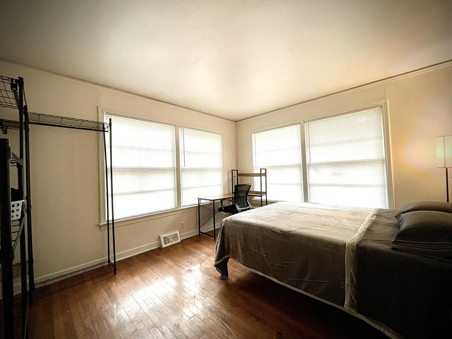 4 bed, 3.0 bath, 1700 sqft, $862 — Photo 2