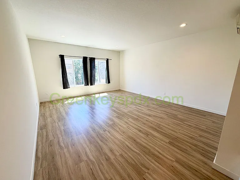 12117 SE Pardee St — Photo 3