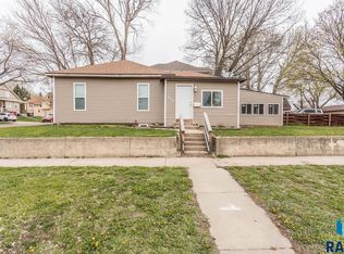828 W 4th St, Sioux Falls, SD 57104
