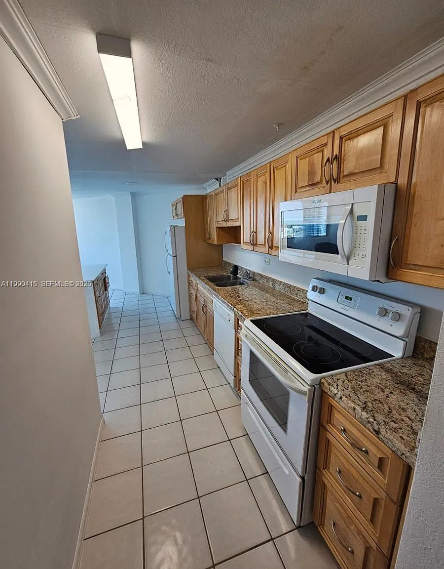 Burleigh House Condo — Photo 3