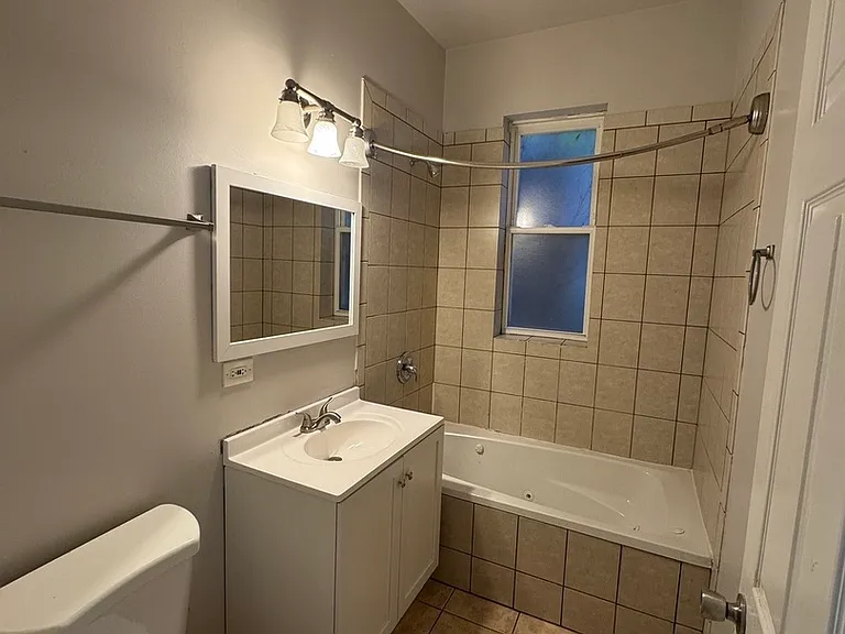 6130 S Rhodes Ave #2 — Photo 8
