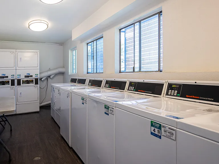 Park Manor Apartments — Photo 10