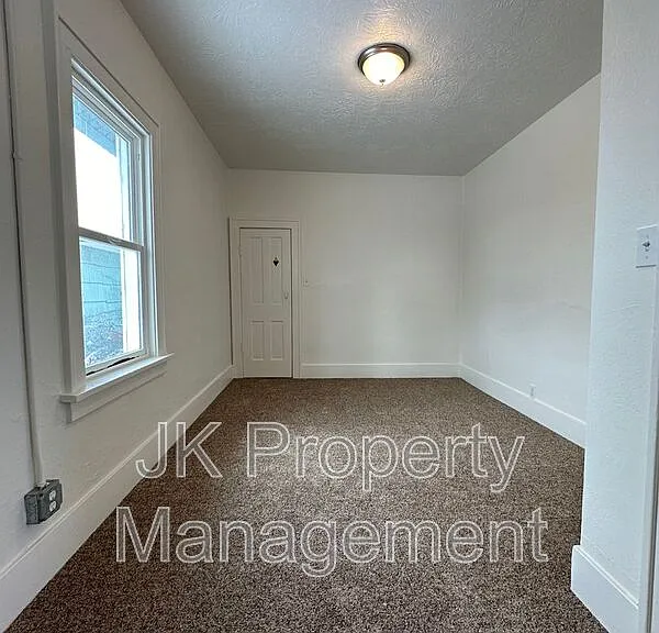 615 8th Ave S — Photo 15