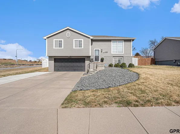 1308 Beaufort Dr, Papillion, NE 68133