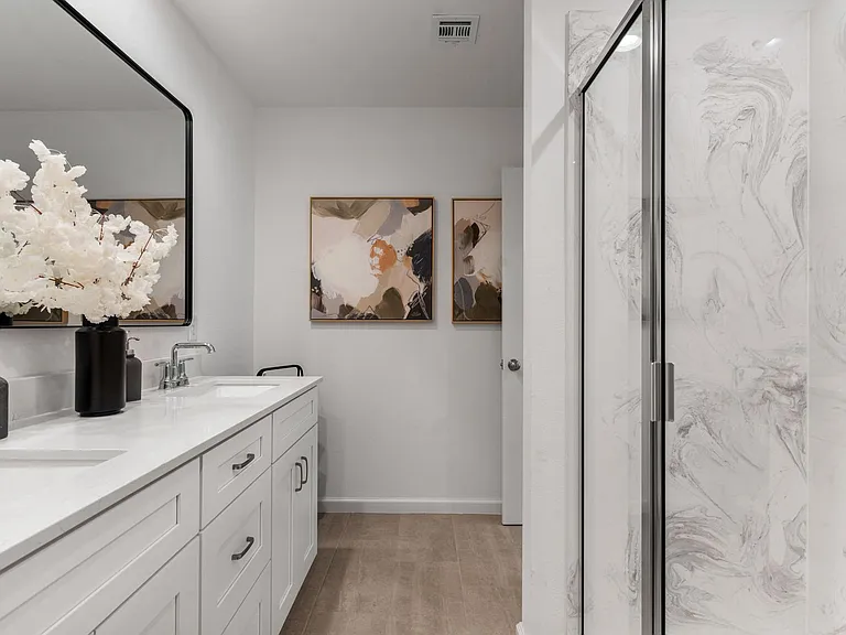 Now offering One & Half Month Free Rent *Advertised Rate is Reflective of Special Offer!* — Photo 55