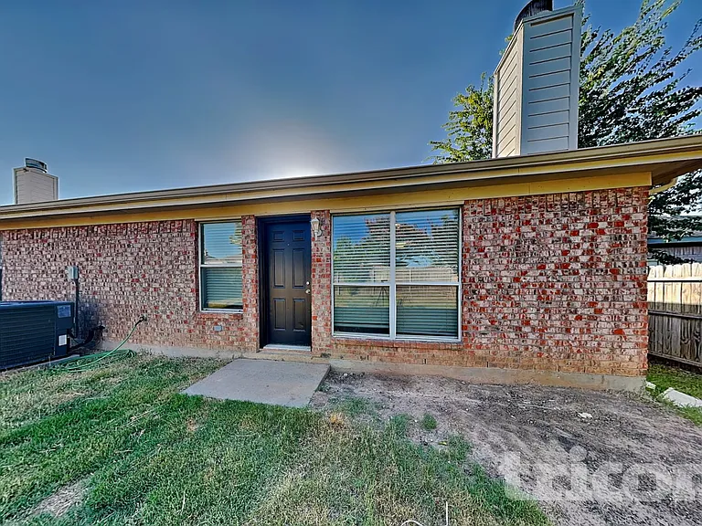 2520 Ensenada Ln — Photo 16