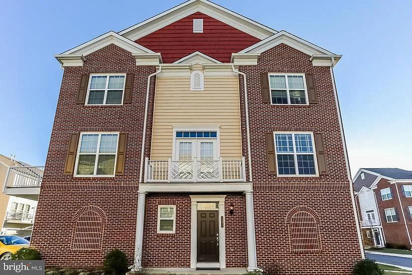 3 bed, 2190 sqft, $3,200 — Photo 1