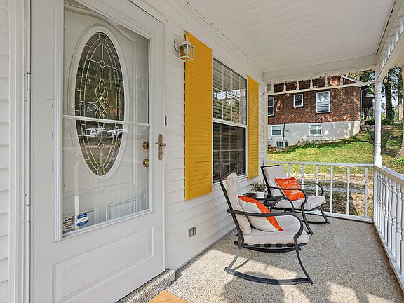 4th image of 1332 Cardinal Ave