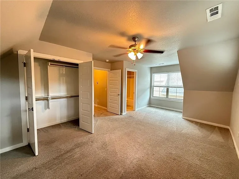 2359 W Houston St — Photo 11