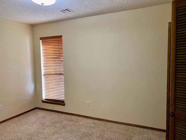1419 Pickford Ln — Photo 24
