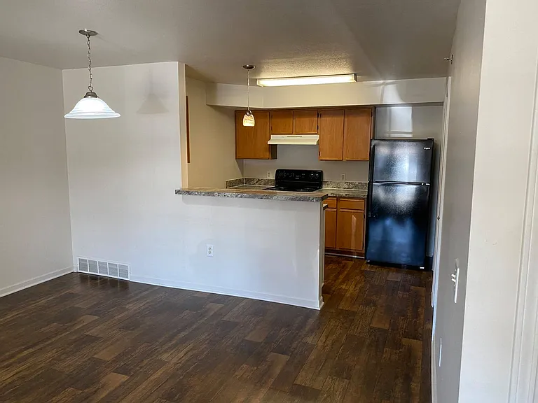 Kitchen & Dining Area