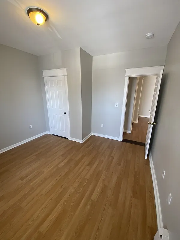 2 bed, 1.0 bath, 800 sqft, $1,215 — Photo 2