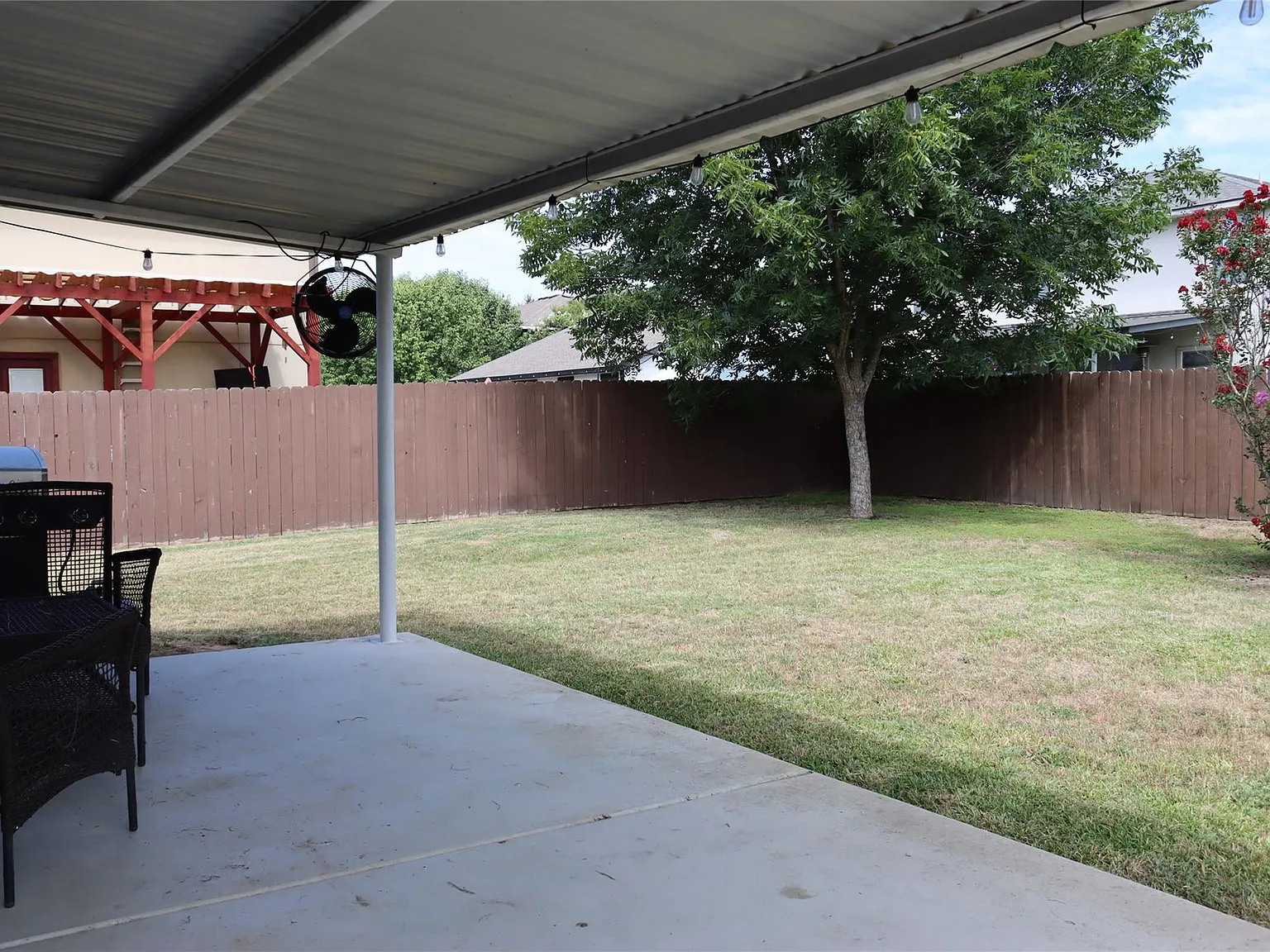 3 bed, 2.0 bath, 1626 sqft, $1,950 — Photo 4