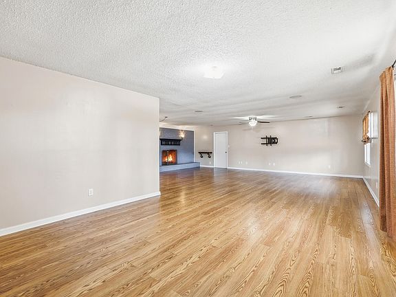 3rd image of 3060 Forestbrook Rd.