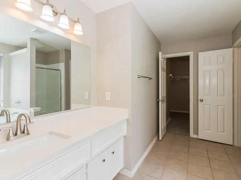 1427 Waterside Village Dr — Photo 10