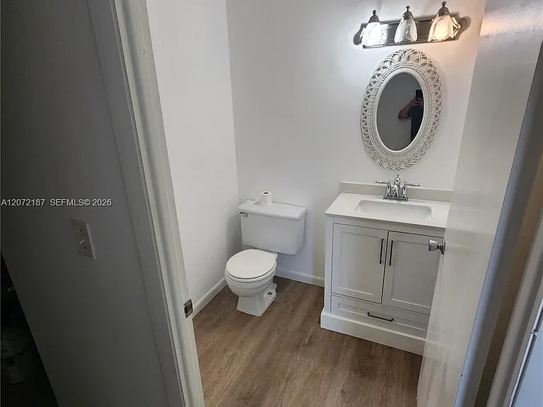 302 Lake Evelyn Dr #302 — Photo 17