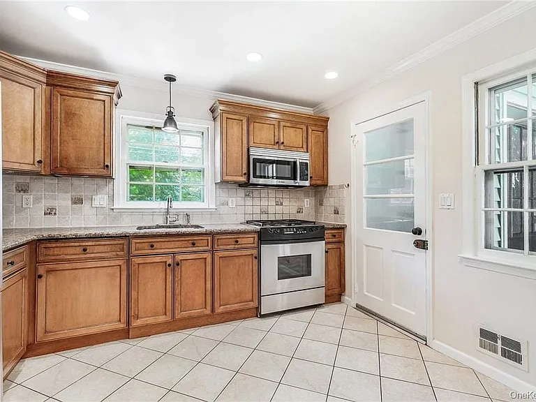 47 Wendt Ave — Photo 8