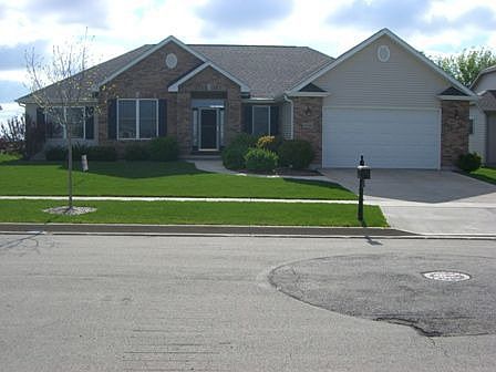 3 bdrms 2.5 bath 3 car tandem Garage