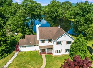 5 Patterson Dr, Oak Ridge, NJ 07438