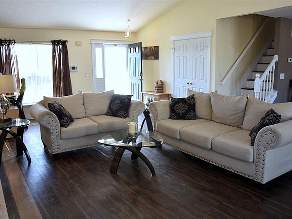 3rd image of 82 Nicole Dr
