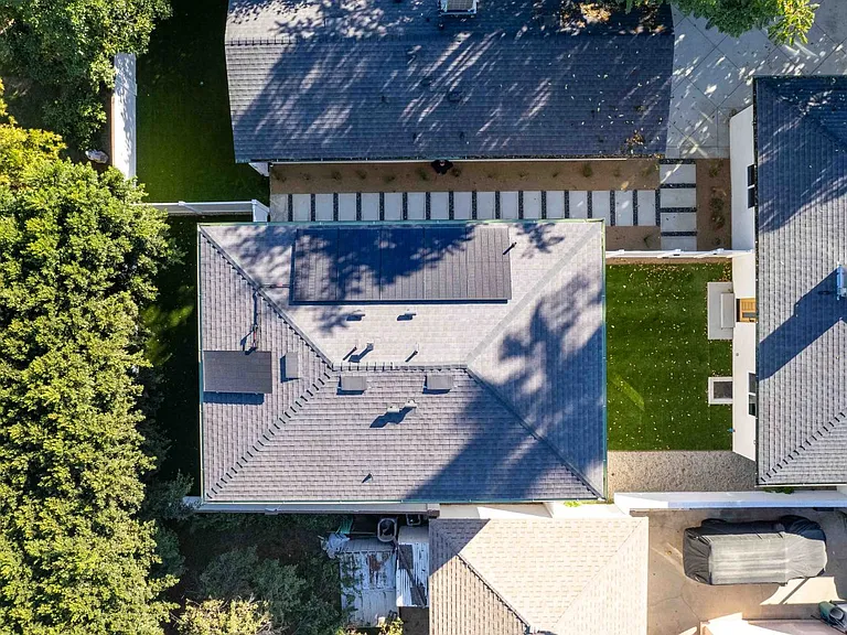 6844 Cedros Ave — Photo 18