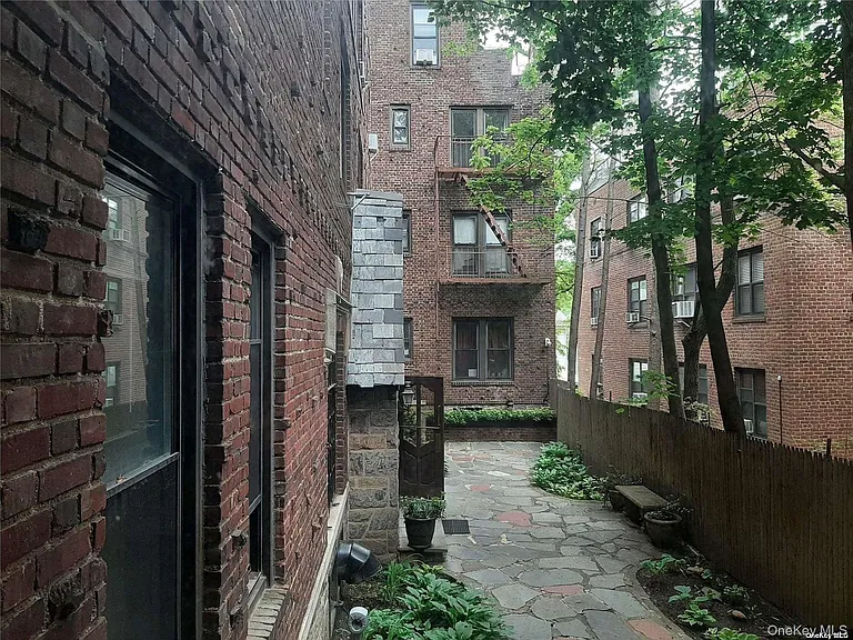 1 Hillside Ave #1A — Photo 23